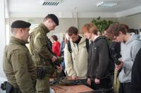 Керамістаў, мастакоў, разьбяроў па дрэве  і ювеліраў агітуюць перакваліфікавацца ў міліцыянты