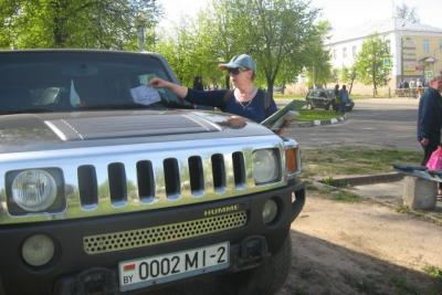 «Ты ж у нас не абалдуй – на газонах не паркуй!»: акцыя БХД у Віцебску