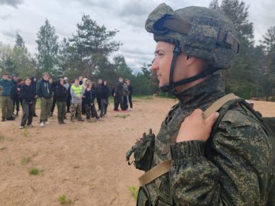 Школьнікаў звазілі на экскурсію на ... вучэбны палігон у Лепельскім раёне
