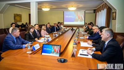 У Полацкім дзяржаўным універсітэце правялі адмысловы “круглы стол”, дзе раскрытыкавалі палітыку і эканоміку Латвіі