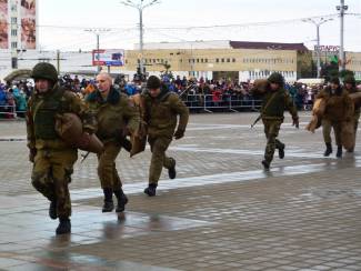 Дзень абароны Айчыны паводле савецкіх лякалаў урачыста адзначылі ў Віцебску (фота)