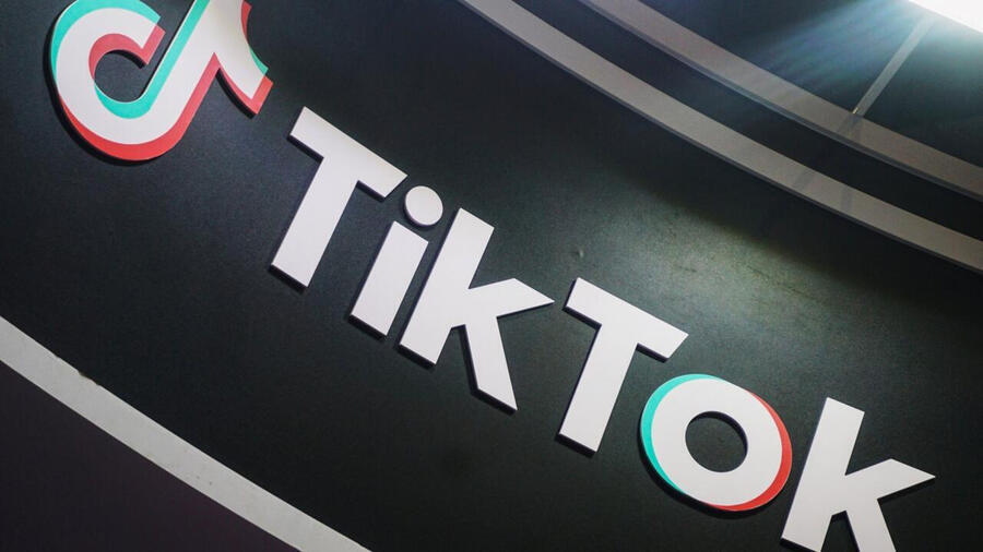 IЖыхарка Верхнядзвінскага раёна вяла трансляцыі ў TikTok. Падчас іх прыніжала свайго сына