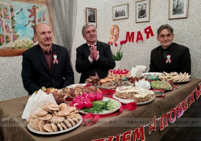 IПончыкі, фаршыраваныя памідоры і аліўе. Так у Сянно ўяўляюць сабе 