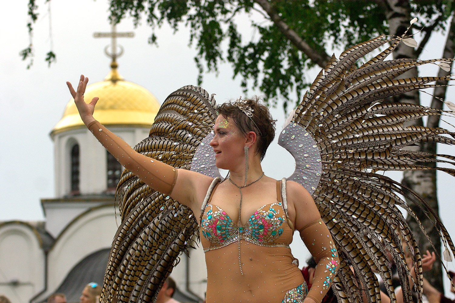 I«Побойтесь Бога!» У віцебскіх пабліках не сціхаюць спрэчкі пра «беларуса-бразільскі карнавал»