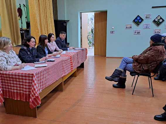 IДля закрыцця дэфіцыту кадраў у Віцебскай вобласці ўлады перайшлі да “ручнога кіравання”. У 9 раёнах вобласці працуе ўжо каля 200 замежнікаў.